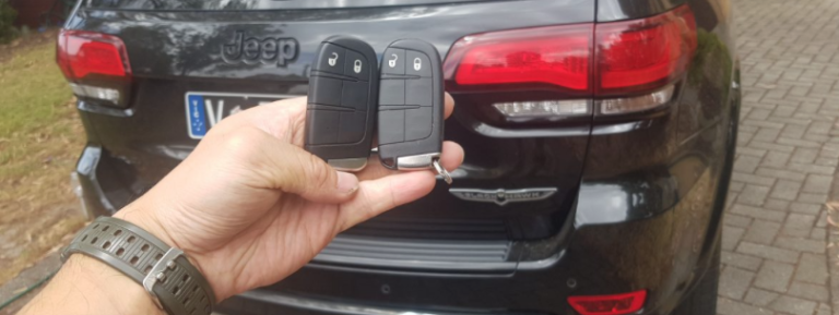 Jeep Grand Cherokee. Key Battery Replacement