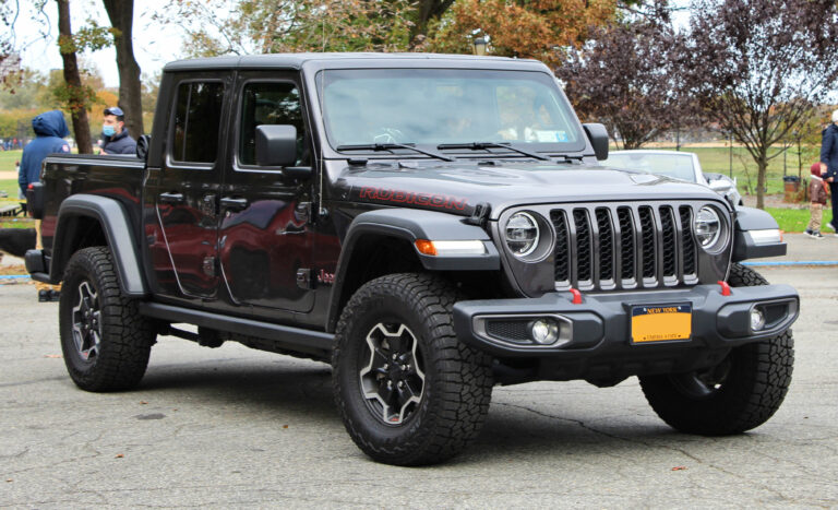 Jeep Sets Date to Unveil Updated Gladiator Ute: Potential for Plug-In Hybrid